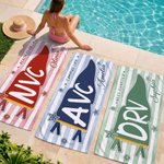 Personalisierte Wimpel schnell trocknen überdimensionale Strandtuch mit Schulnamen und Namen Travel Essentials Beach Party Graduation Geschenk für Freunde Absolventen
