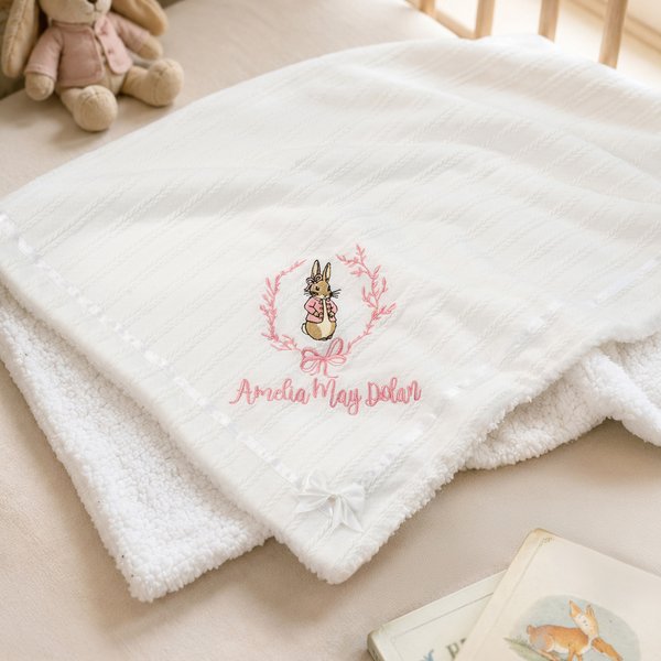 Gepersonaliseerd Geborduurde Krans Strik Beatrix Potter Peter Konijn Zacht Baby Deken met Naam Baby Shower Verjaardagscadeau voor Pasgeborenen Kinderen