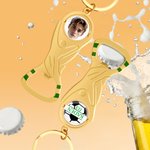 Personalisierter Flaschenöffner-Schlüsselanhänger im WM-Pokal-Design | mit Foto und Namen | Geburtstags- und Vatertagsgeschenk für Fußballfans