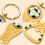 Personalisierter Flaschenöffner-Schlüsselanhänger im WM-Pokal-Design | mit Foto und Namen | Geburtstags- und Vatertagsgeschenk für Fußballfans