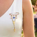Spilla personalizzata Something Blue Catholic Bridal Bouquet Rosary con iniziali Regalo di anniversario di matrimonio per la coppia di sposi
