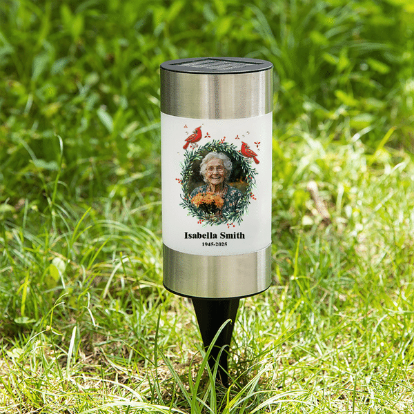 Personalised Wreath Photo Solar Garden Light with Name and Year Garden Decoration Memorial Sympathy Gift for Loss of Relatives