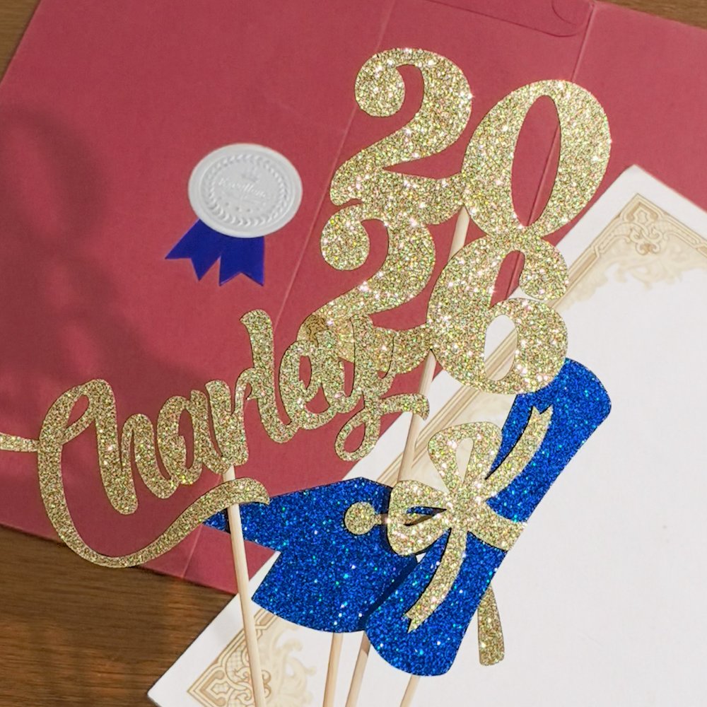 Henkilökohtainen Monivärinen Glitter Valmistuminen Cap Diploma Valmistuminen tikkuja nimi vuosi Party tarvikkeet Photo rekvisiitta Valmistuminen lahja valmistuneille 5