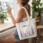 Personlig rymlig tote bag i manchester med namn och akvarell månadsblomma praktisk vardagsväska för resa och present till kvinnor