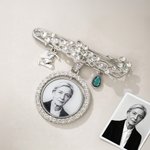 Spersonalizowana broszka z cyrkonią w kształcie łezki na czapkę z napisem Uroczystość ukończenia szkoły Prezent dla absolwentów