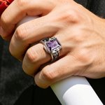 Personlig fødselsstein Graduation Symbol Sterling Silver Man Ring med tekst og årstall Graduation Ceremony Party Gift for Graduates