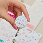 Badge d'identification personnalisé avec texte monogramme et enrouleur de badge Journée de l'infirmière à l'hôpital Cadeau de l'enseignant pour l'étudiant en soins infirmiers