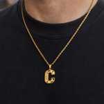 Personalisierte Fußball Design Initial Halskette mit Namen Spieltag Geburtstag Weltmeisterschaft Geschenk für Fußballspieler Liebhaber
