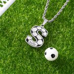 Personalisierte Fußball Design Initial Halskette mit Namen Spieltag Geburtstag Weltmeisterschaft Geschenk für Fußballspieler Liebhaber