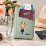 Personalisierte Cartoon-Figur Reisepasshülle aus PU-Leder | mit Handschlaufe | Reisezubehör | Geburtstag Geschenk für Familie Freunde