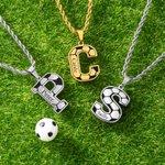 Personalisierte Fußball Design Initial Halskette mit Namen Spieltag Geburtstag Weltmeisterschaft Geschenk für Fußballspieler Liebhaber