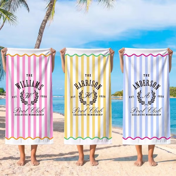 Gepersonaliseerde strandhanddoek met naam in gestreepte Pool Club exclusieve lidmaatschapsstijl zomervakantie  en verjaardagscadeau voor familie