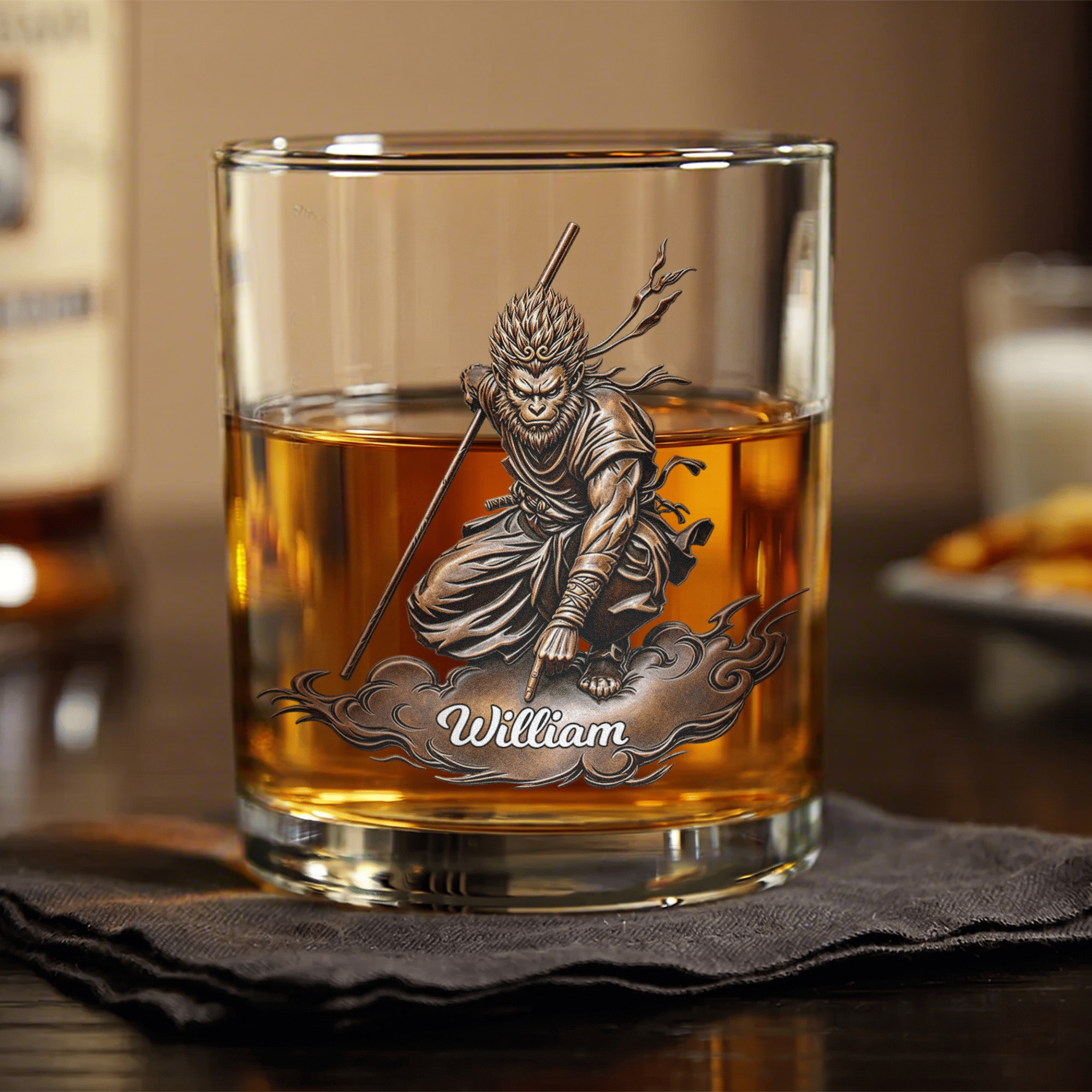 Personalisierte Wukong Monkey King Old-Fashioned 10 oz Whiskey Glas mit Namen täglichen Gebrauch Geburtstag Jahrestag Geschenk für Papa Mann