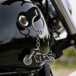 Spersonalizowany brelok motocyklowy Anioł Stróż z imieniem Moto Club Prezent urodzinowy dla miłośników motocykli