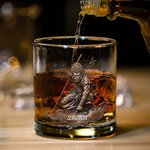 Personalisierte Wukong Monkey King Old-Fashioned 10 oz Whiskey Glas mit Namen täglichen Gebrauch Geburtstag Jahrestag Geschenk für Papa Mann