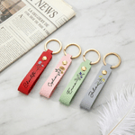 Personalisierte Geburt Blume PU Leder Multicolor Schlüsselanhänger mit Namen Hochzeit Party Geburtstag Jahrestag Geschenk für sie