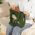 Bolso tote vintage de pana de gran capacidad con flor del mes de nacimiento personalizada y nombre; regalo de boda o cumpleaños para una amiga de la novia