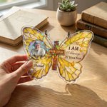 Croix papillon en acrylique personnalisée avec nom et année Décoration suspendue pour la maison et la véranda Cadeau de sympathie pour la famille