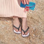 Henkilökohtainen Rakkaus Heart Damask Bride Flip Flops teksteillä ja Ivory kumipohjat Häät Beach Honeymoon lahja morsiamelle
