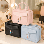 Trousse de toilette de voyage en cuir PU à compartiments multiples, personnalisée avec un personnage de dessin animé et une fleur de naissance, avec prénom – Cadeau d'anniversaire pour un usage quotid