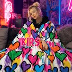 Individuell gestaltete, farbenfrohe Sherpa-Fleece-Decke mit Graffiti-Herz-Muster – weich und warm, mit Namen – Wohnaccessoire und Geburtstagsgeschenk für Männer und Frauen
