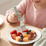 Personlig tegneseriefigur – slitesterkt og sikkert sett med 3 deler (kniv, gaffel og skje) med navn – til skolestart eller bursdag, gave til skoleelever (gutter og jenter)