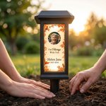 Lámpara solar impermeable de jardín con foto personalizada de un cardenal y un arreglo floral, con nombre y año; decoración para jardín, patio o cementerio; regalo conmemorativo para la familia