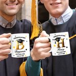Personlig Gratulation Gradation Cap Initial 11 oz 15 oz Vit keramisk kaffemugg med namn och år Graduation Present för akademiker