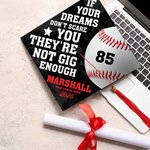 Personalisierte Basketball Fußball Sport Graduation Cap Topper Dekoration mit Namen Schulname und Jahr Graduierung Geschenk für Absolventen Sportliebhaber