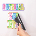 Imán personalizado para pizarra con letras, con diseño multicolor de rayas de dibujos animados y texto; decoración para el aula y el hogar; regalo de vuelta al cole para profesores y niños
