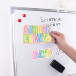 Imán personalizado para pizarra con letras, con diseño multicolor de rayas de dibujos animados y texto; decoración para el aula y el hogar; regalo de vuelta al cole para profesores y niños