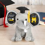 Gepersonaliseerde olifantenknuffel met initiaal naam en jaar - afstudeercadeau voor afgestudeerden
