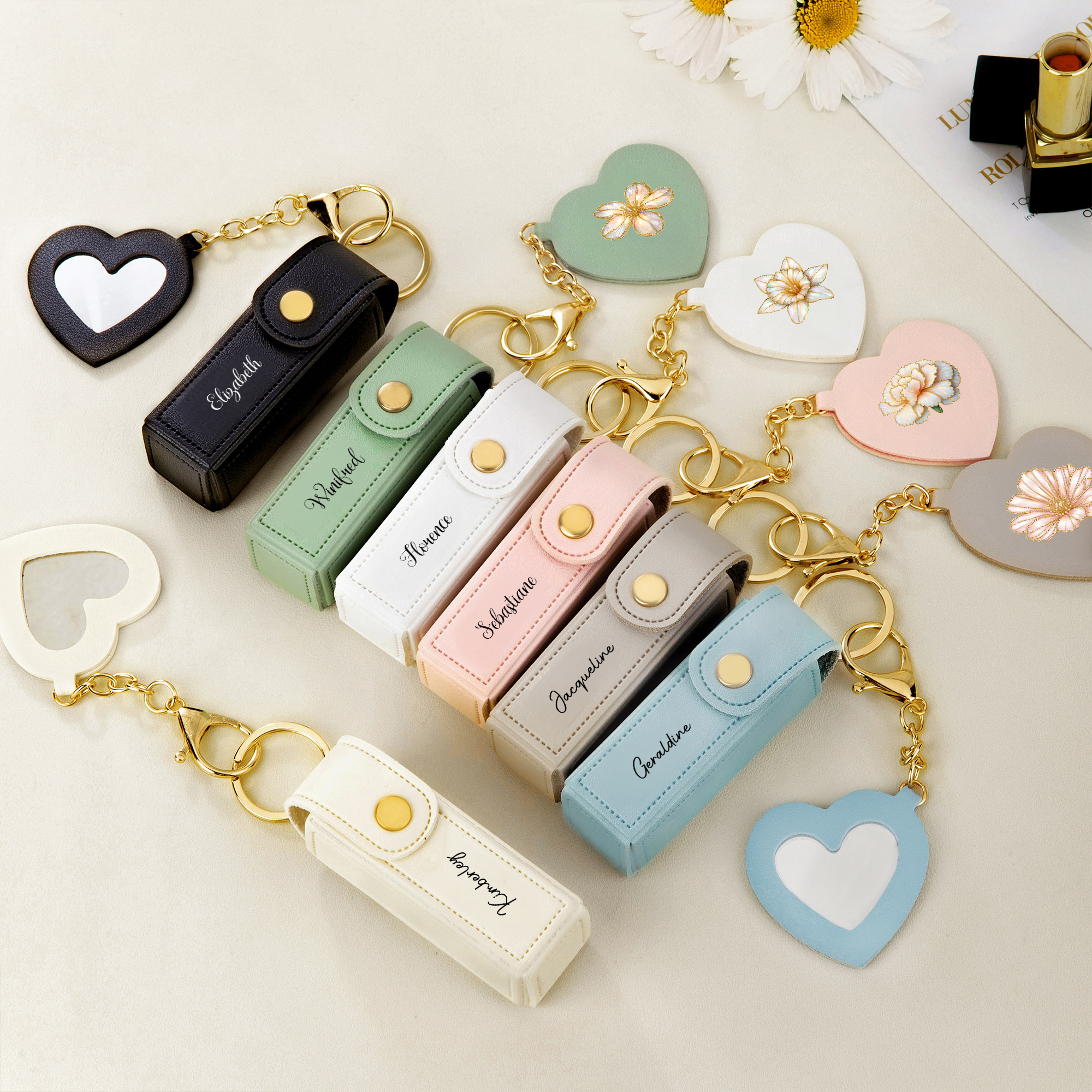 Personalisiertes Lippenstiftetui aus PU-Leder mit Geburtsblume, Schlüsselanhänger mit Namen und herzförmigem Spiegel – Make-up-Set als Geburtstagsgeschenk für Frauen