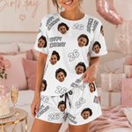 Personligt anpassat, flerfärgat pyjamas-set med ansiktsfoto, mjukt tyg och korta ärmar för både män och kvinnor, med text och siffra – en perfekt födelsedagspresent till familj och vänner