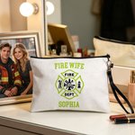 Bolsa de maquillaje de lino personalizada con el nombre del bombero y correa para la muñeca Regalo de cumpleaños para la familia del bombero