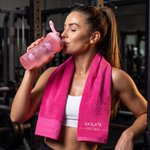 Personalisierter Shaker-Becher im Barbell-Design, Flasche mit großem Fassungsvermögen, besticktes Handtuchset mit Namen – das perfekte Geschenk für Fitnessbegeisterte, zum Alltag im Fitnessstudio oder