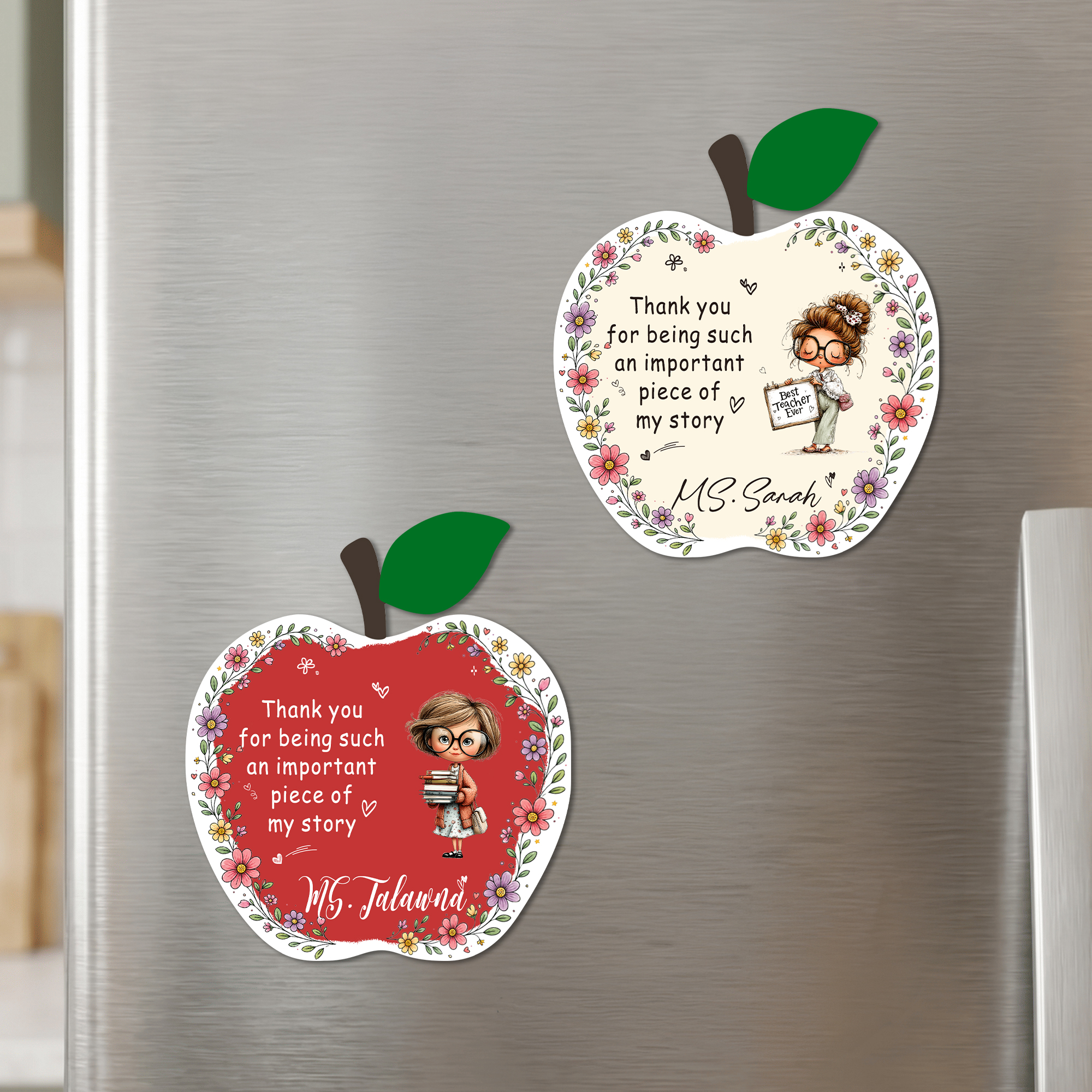Individuell gestalteter Kühlschrankmagnet in Apfelform mit Cartoon-Motiv und Text – als Dankeschön-Geschenk für Lehrer zum Schulanfang, zum Geburtstag oder zum Lehrertag