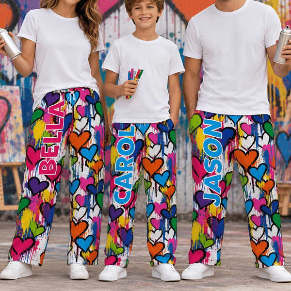 Individuell gestaltete Pyjamahose im Graffiti-Stil mit Herzmotiv für Kinder, Frauen und Männer, mit buntem Namen und Kordelzug – Alltagskleidung und Geburtstagsgeschenk für Kinder und die ganze Famili