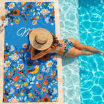 Individuell gestaltetes, farbenfrohes Strandtuch im Folk-Art-Stil mit Blumenmuster, übergroß und schnell trocknend – mit Namen – Geschenk für den Sommerurlaub, die Poolparty oder für eine Freundin