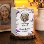 Vela en tarro de madera personalizada con foto y el mensaje «Siempre estoy contigo», con nombre y fecha. Regalo conmemorativo para cementerios, en memoria de la pérdida de un padre, una madre o un fam