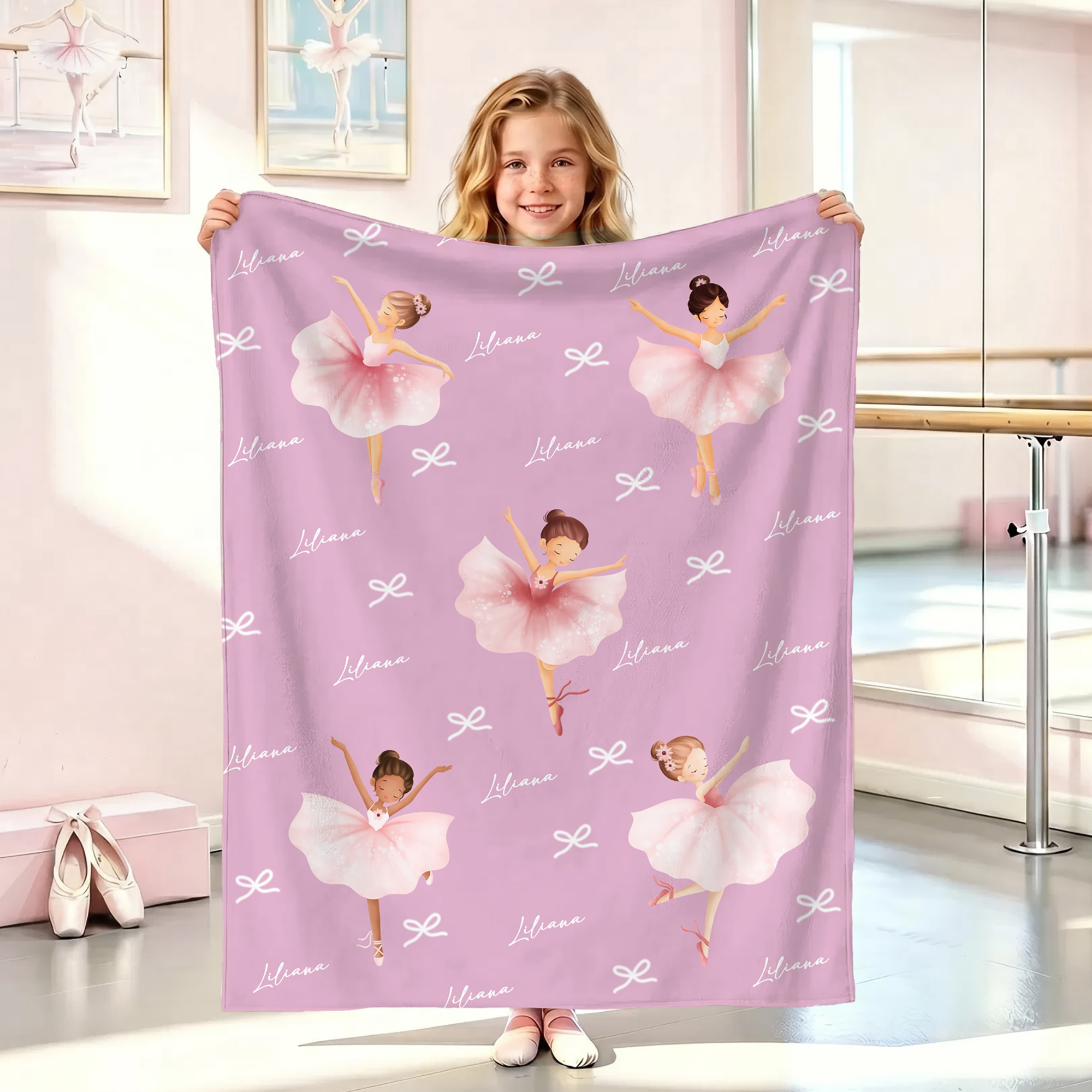 Individuell gestaltete, weiche Kuscheldecke mit Ballerina-Motiv und Schleife sowie Namenszug – Raumdekoration, Geburtstags- und Babyparty-Geschenk für Ballettbegeisterte, Mädchen und Töchter