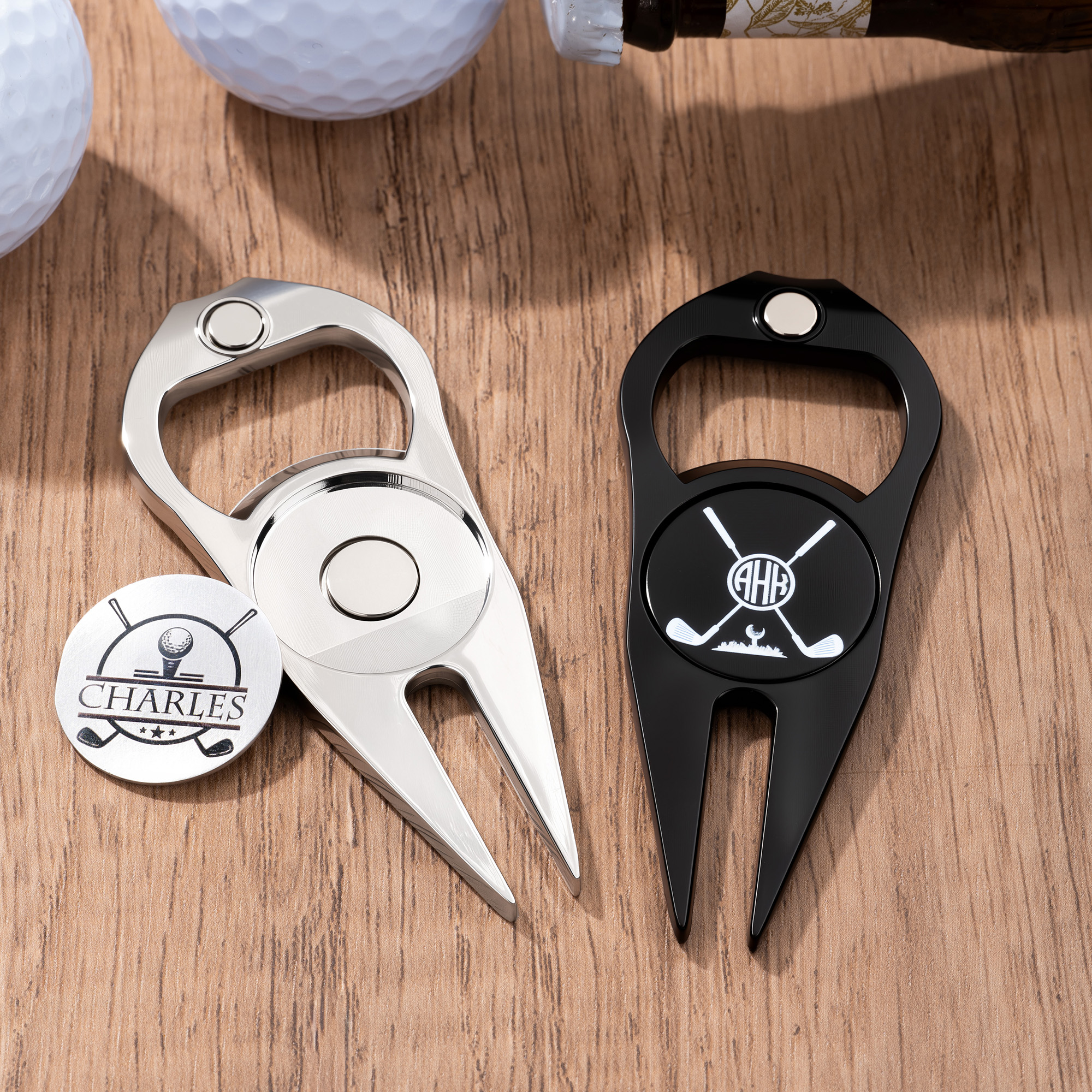Personalisierte, gravierte magnetische Golf-Divot-Werkzeuge, Golfballmarker und Flaschenöffner mit Namen und Initialen – ein Geburtstagsgeschenk für Golfbegeisterte