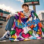 Individuell gestaltete, farbenfrohe Sherpa-Fleece-Decke mit Graffiti-Herz-Muster – weich und warm, mit Namen – Wohnaccessoire und Geburtstagsgeschenk für Männer und Frauen