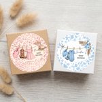 Spersonalizowana, samoprzylepna naklejka w różowo-niebieską panterkę z imieniem – prezent na przyjęcie z okazji baby shower i ujawnienia płci dziecka dla nowo narodzonego dziecka i świeżo upieczonych 