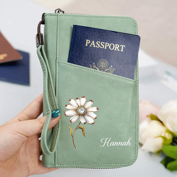 Porte-passeport et portefeuille de voyage personnalisés en cuir PU, style vintage, avec motif « fleur de naissance » et prénom : un cadeau d'anniversaire indispensable pour les passionnés de voyage