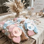 Spersonalizowana, samoprzylepna naklejka w różowo-niebieską panterkę z imieniem – prezent na przyjęcie z okazji baby shower i ujawnienia płci dziecka dla nowo narodzonego dziecka i świeżo upieczonych 