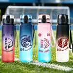 Botella de agua personalizada con diseño de animales y pelotas multicolores, con nombre y número. Regalo de cumpleaños para equipos de entrenamiento al aire libre, ideal para jugadores, entrenadores y