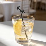 Personalisierte mehrfarbige Rührstäbchen für Getränke – Cocktail-Rührstäbchen mit Initialen, 15er-Set – Cocktail-Anhänger, Hochzeits- und Verlobungsgeschenk für Paare und Jungvermählte
