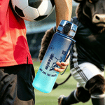 Botella de agua personalizada con diseño de animales y pelotas multicolores, con nombre y número. Regalo de cumpleaños para equipos de entrenamiento al aire libre, ideal para jugadores, entrenadores y