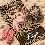 Gepersonaliseerd, veelkleurig strandlaken met luipaardprint en stripfiguur, sneldrogend, met naam – cadeau voor de zomer, vakantie, feestjes, reizen of verjaardagen voor vrouwen en meisjes